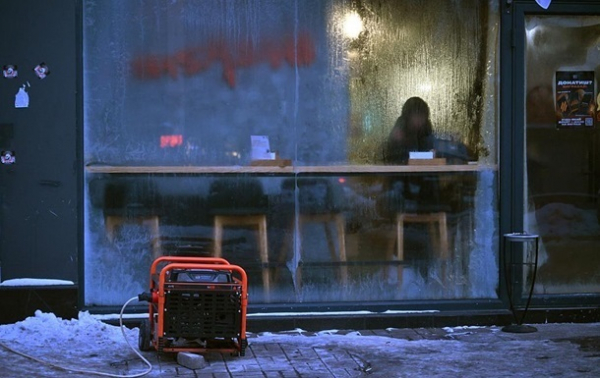 Українцям цілодобово вимикатимуть світло в суботу Українцям цілодобово вимикатимуть світло в суботу