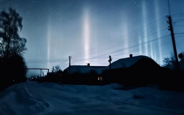 У небі над Тернопільщиною зафіксували "світлові стовпи"