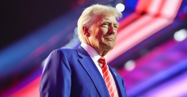 Трамп видалив зі своєї соцмережі скандальне відео з Бараком Обамою та його дружиною у вигляді мавп - Новини України