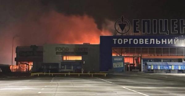 Росія 12 разів вдарила по Запоріжжю, пошкоджені два ТЦ, об&rsquo;єкти критичної інфраструктури та багатоповерхівки - Новини України
