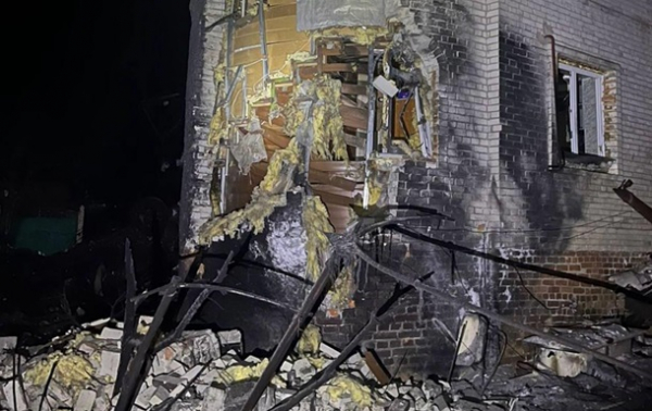 Росіяни скинули бомбу на Суми, серед поранених двоє дітей Росіяни скинули бомбу на Суми, серед поранених двоє дітей