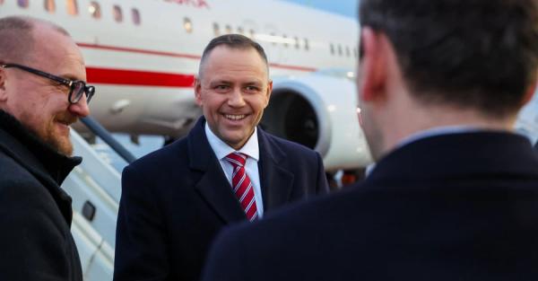 У Польщі критикують президента, який їде підтримати Орбана під час виборів - Новини України У Польщі критикують президента, який їде підтримати Орбана під час виборів - Новини України