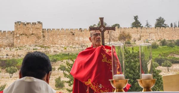 Ізраїль вперше за століття не пустив католиків до храму Гробу Господнього у Вербну неділю - Новини України Ізраїль вперше за століття не пустив католиків до храму Гробу Господнього у Вербну неділю - Новини України