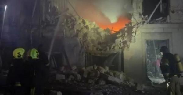 Російський дрон вдарив по Одесі, постраждав будинок в центрі міста, є поранені  - Новини України