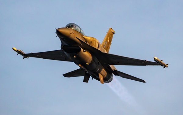 Польща підняла винищувачі через обстріл України Росією