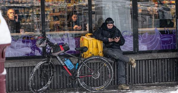 Завтра може не бути: як війни змінюють фінансову поведінку та чому люди перестають планувати життя - Новини України