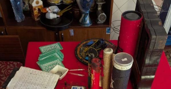 У Києві затримали "спадкових ясновидиць", які ошукали та залякали родини військових - Новини України У Києві затримали "спадкових ясновидиць", які ошукали та залякали родини військових - Новини України