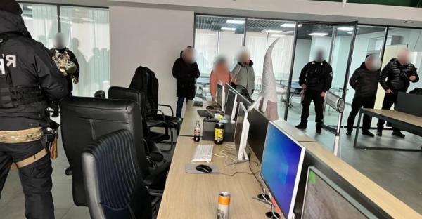 Багатоголова гідра: чому попри запеклу боротьбу розмножуються шахрайські call-центри - Новини України