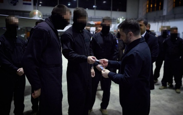 Зеленський у Румунії зустрівся з українськими пілотами F-16