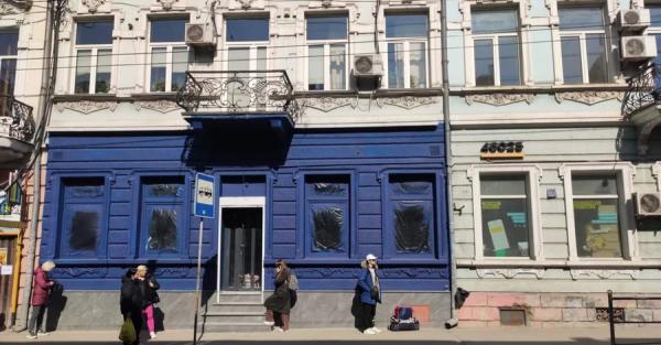У Тернополі магазин одягу пофарбував пам&rsquo;ятку архітектури у синій колір - Новини України