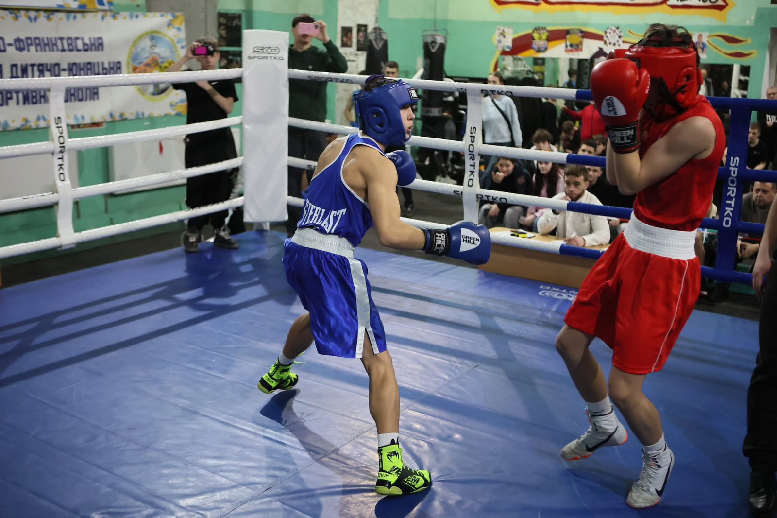 Фото без опису