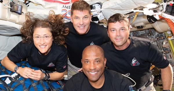 Місія Artemis II наближається до фінальної та найнебезпечнішої фази польоту  - Новини України