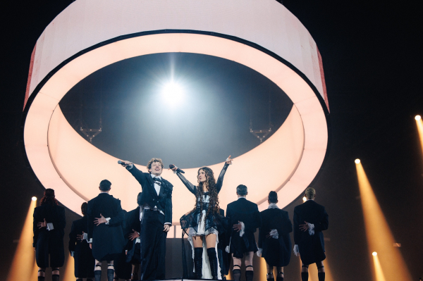 Шоу Jerry Heil у Палаці Спорту: коло вагою три тонни, сукні від FROLOV та кавер на Івасюка - Новини України