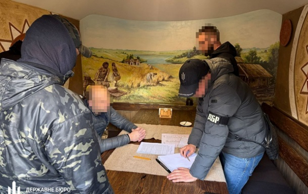 Посадовця Укрзалізниці взяли під варту за хабар у $100 тисяч