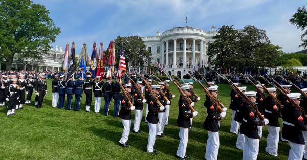 Трамп влаштував у Білому домі військовий парад на честь короля Великобританії Чарльза ІІІ - Новини України