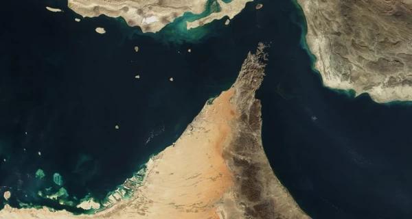 Іран почав обстрілювати кораблі, які намагалися пройти через Ормузьку протоку - Новини України