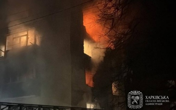 У Чугуєві горить багатоповерхівка після "прильоту"