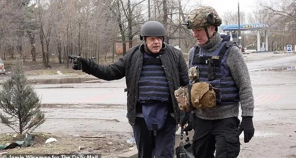 Борис Джонсон відвідав позиції ЗСУ на Запоріжжі - Новини України Борис Джонсон відвідав позиції ЗСУ на Запоріжжі - Новини України