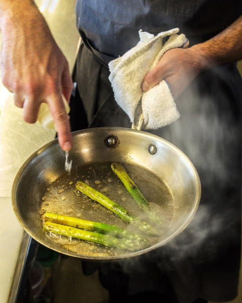 П'ятсот гривень за пучок: чому спаржа тримається у тренді і як її вирощують фермери - Новини України П'ятсот гривень за пучок: чому спаржа тримається у тренді і як її вирощують фермери - Новини України