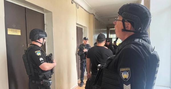 На Кіровоградщині заступник мера стріляв у будівлі міськради, є поранені - Новини України