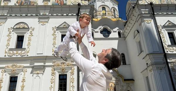 Притула хрестив молодшого сина у пошкодженій Києво-Печерській лаврі - Новини України