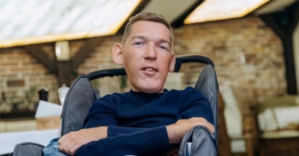 Не може навіть руку сам підняти, - адвокат про стан львів'янина зі СМА Гусакова - Новини України