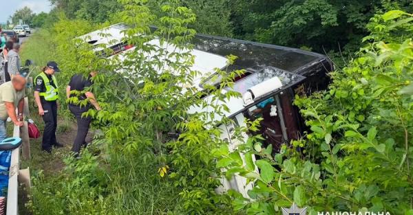 У Хмельницькій області перекинувся автобус "Київ-Бургас" з 54 пасажирами, є постраждалі - Новини України