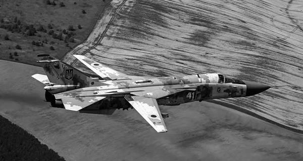 На Хмельниччині розбився літак Су-24, пілоти загинули - Новини України