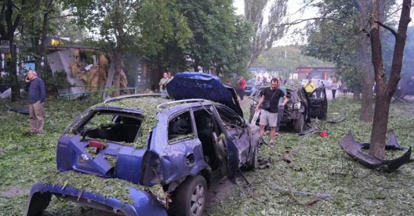 Росіяни кілька годин атакують Запоріжжя - є поранені, пошкоджено багатоповерхівку - Новини України