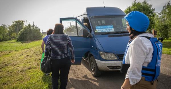 Евакуація із зони війни: куди везуть людей і хто їм допомагає - Новини України