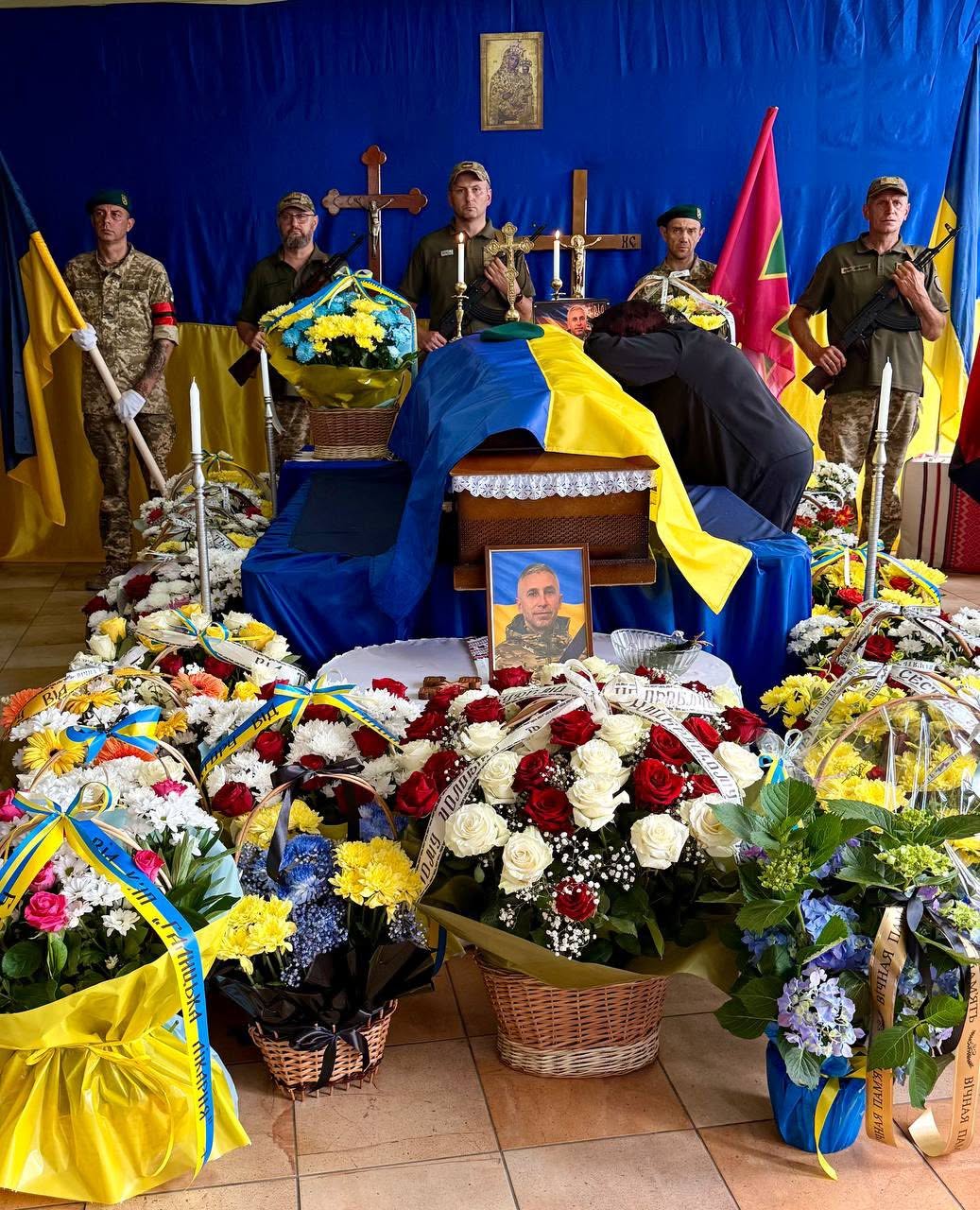 Тіло героя в Народному дому
