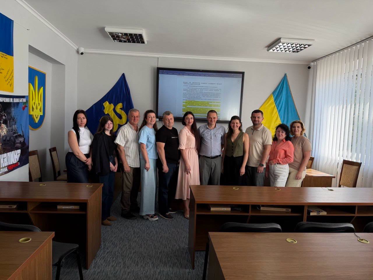 Учасники робочої групи з розроблення проєкту Статуту громади