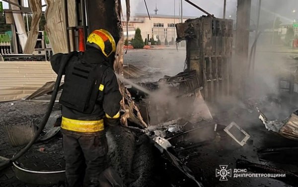 Атаки на АЗС: українців закликали не перебувати на заправках під час тривог Атаки на АЗС: українців закликали не перебувати на заправках під час тривог