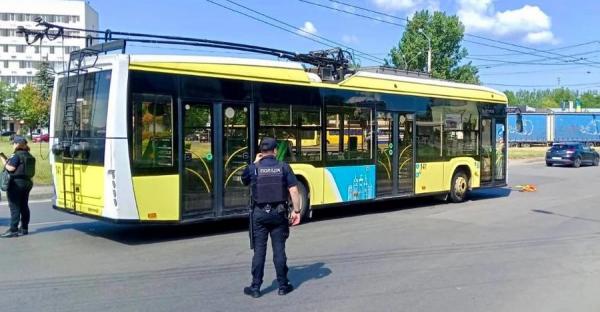 У Львові на проїжджій частині знайшли гранату - пасажирів тролейбуса евакуювали - Новини України