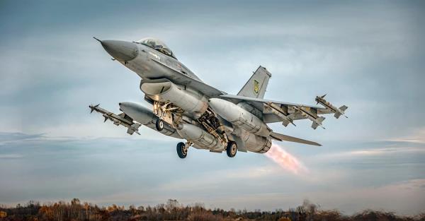 Румунський винищувач F-16 збив дрон у своєму повітряному просторі  - Новини України