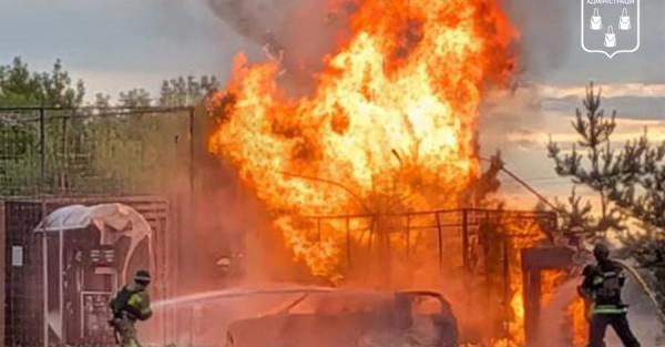 РФ атакувала АЗС у Сумах - спалахнула пожежа, є поранені  - Новини України