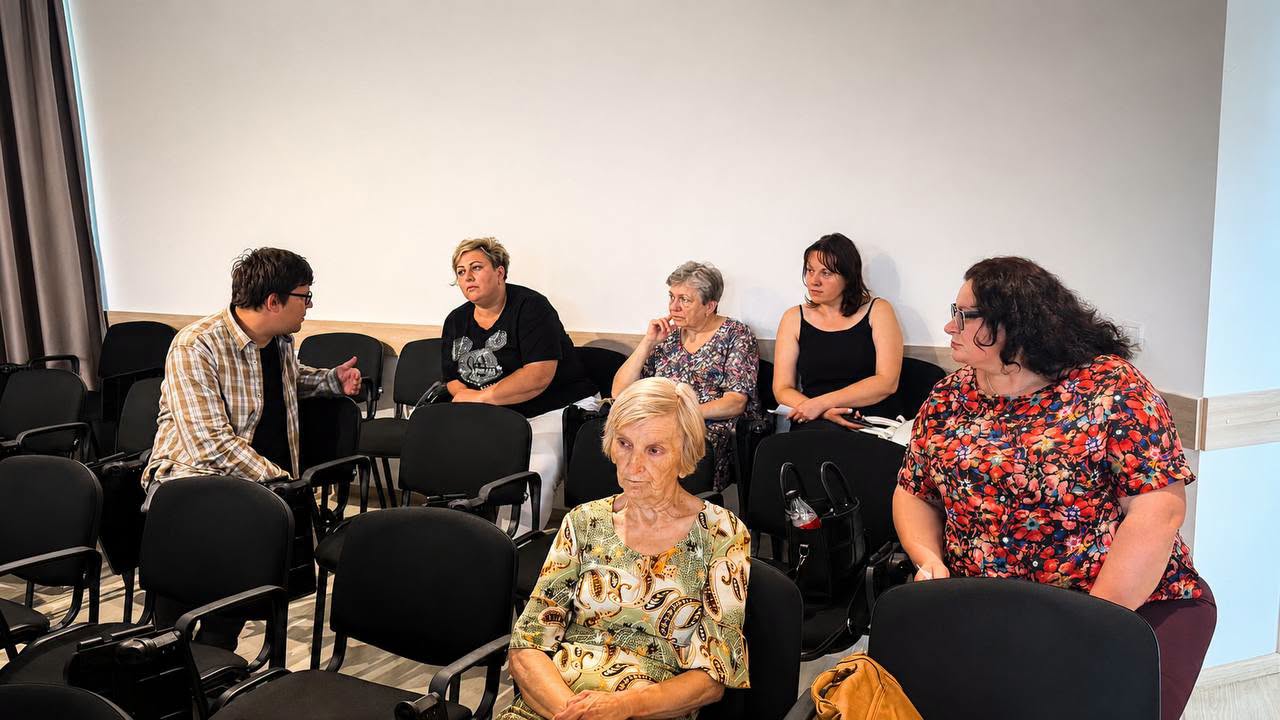 Групова зустріч учасників проєкту для обговорення актуальних питань.