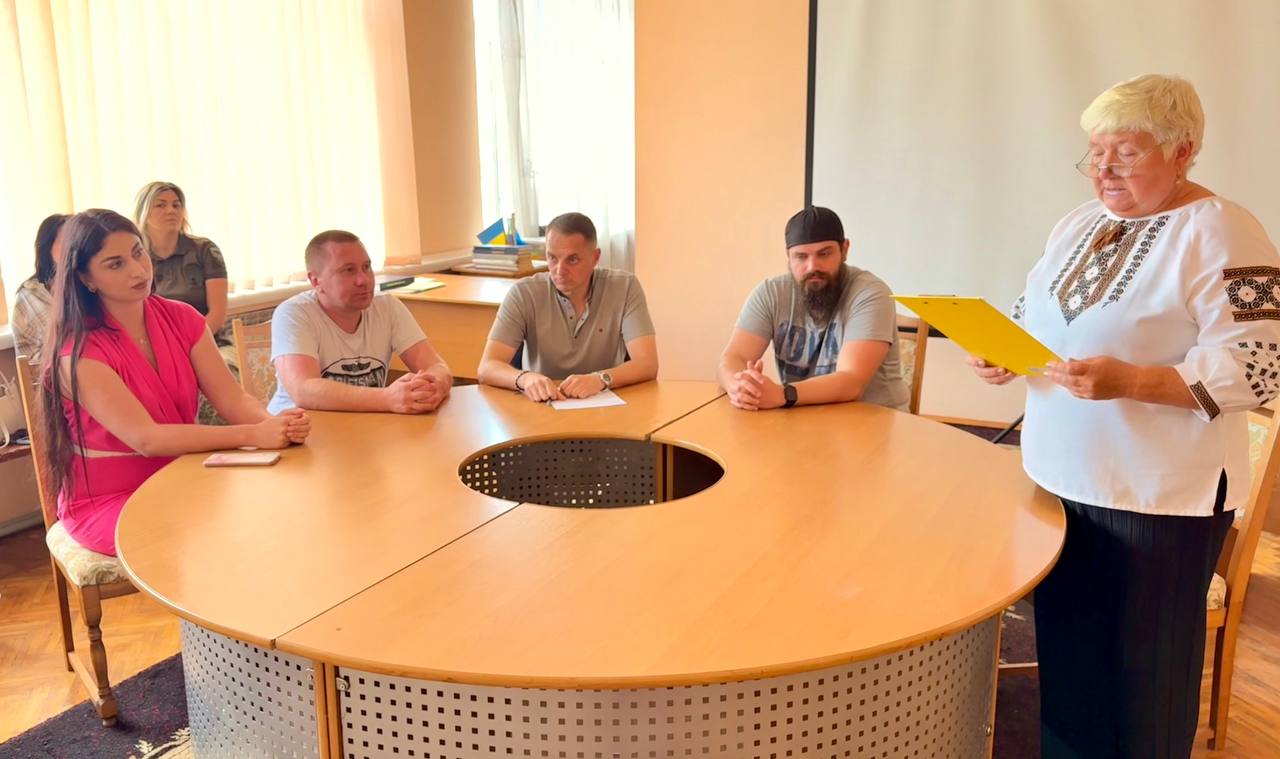 Зустріч молоді з військовослужбовцем та організаторами заходу