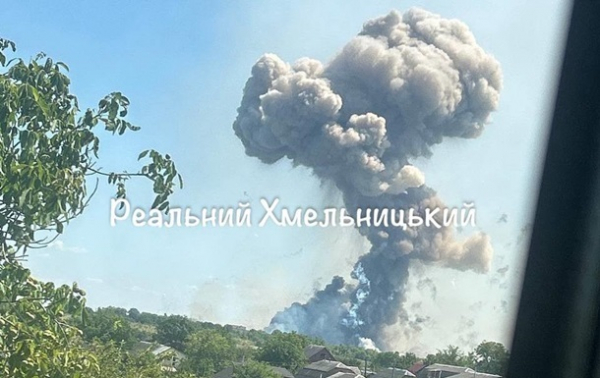 Вибух у Хмельницькому: п'ятьох військових досі шукають