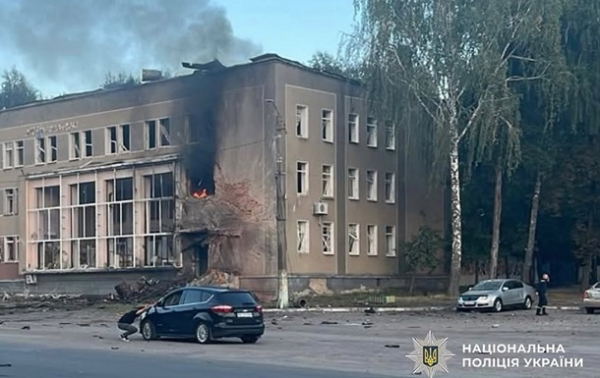 РФ вдарила по центру Мени на Чернігівщині: 12 поранених, серед них діти