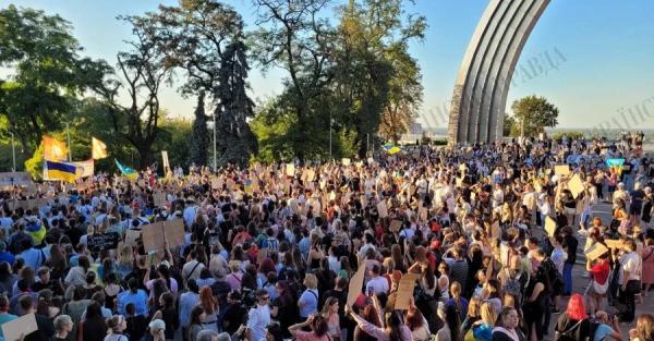 У Києві сотні людей зібралися на ходу за повернення Федорова - Новини України У Києві сотні людей зібралися на ходу за повернення Федорова - Новини України