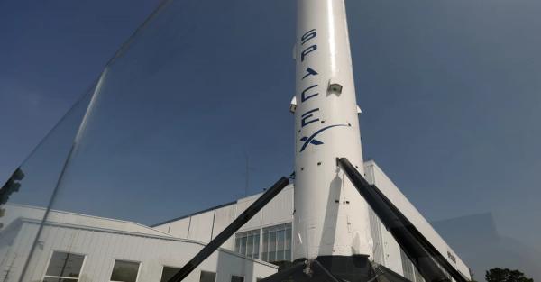 Частина SpaceX Falcon 9 урізалась в Місяць – чи буде це мати наслідки для Землі - Новини України Частина SpaceX Falcon 9 урізалась в Місяць – чи буде це мати наслідки для Землі - Новини України