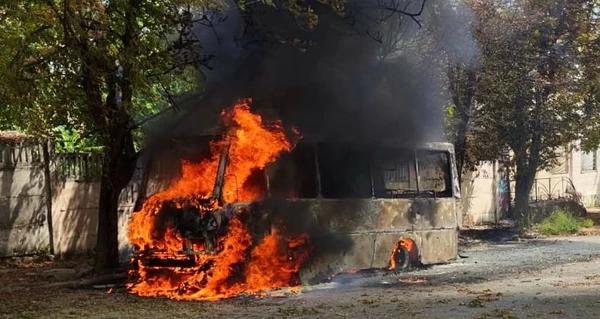 Росіяни атакували рейсовий автобус у Нікополі - є жертви - Новини України Росіяни атакували рейсовий автобус у Нікополі - є жертви - Новини України