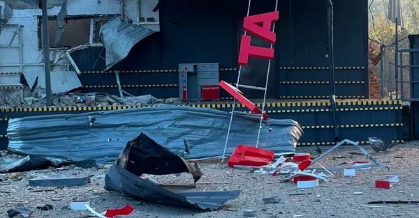 Війська РФ вдарили по вантажному відділенню Нової пошти у Прилуках - Новини України