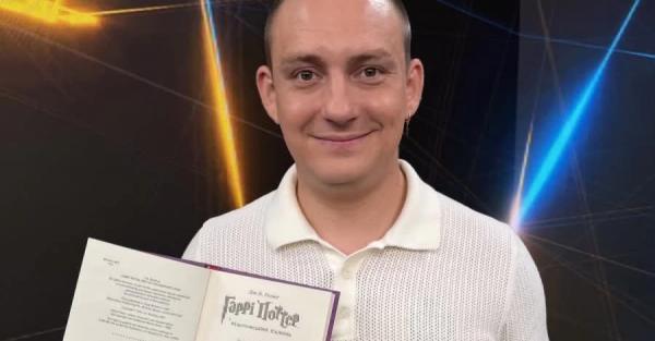 Джоан Роулінг написала листа захиснику Маріуполя, який у полоні переказував побратимам Гаррі Поттера. - Новини України Джоан Роулінг написала листа захиснику Маріуполя, який у полоні переказував побратимам Гаррі Поттера. - Новини України