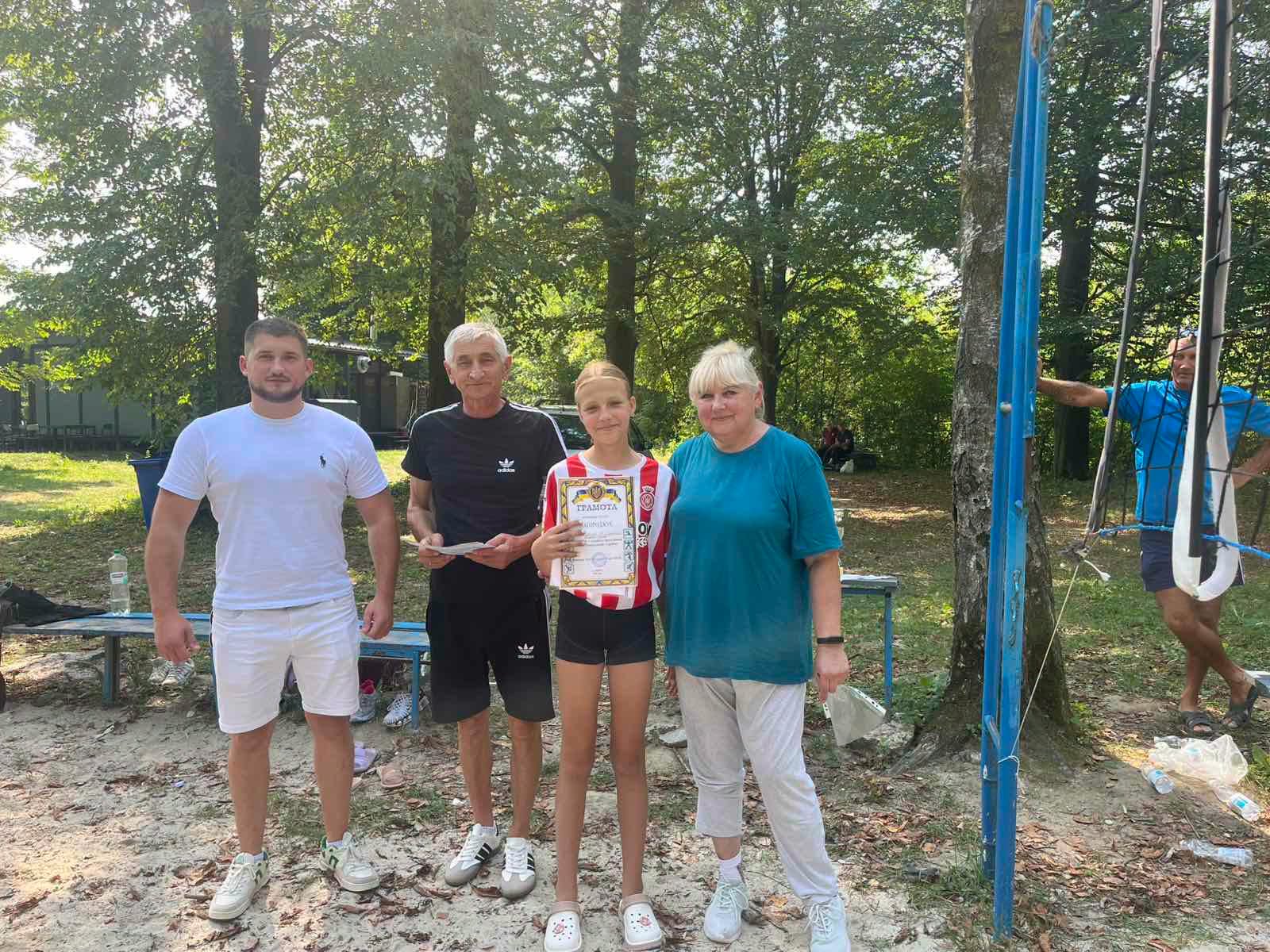 Учасники спортивних змагань із грамотами та нагородами