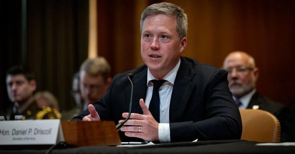 Міністр армії США подав у відставку через розбіжності із Гегсетом - ЗМІ - Новини України