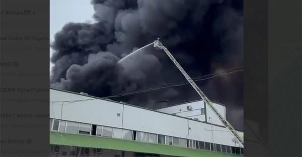 В Одесі після російської атаки горить склад фармацевтичного дистриб'ютора БаДМ - Новини України