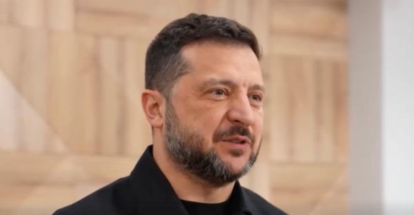 Зеленський зустрівся з родиною хлопчика, який народився в укритті пологового під час атаки РФ - Новини України Зеленський зустрівся з родиною хлопчика, який народився в укритті пологового під час атаки РФ - Новини України