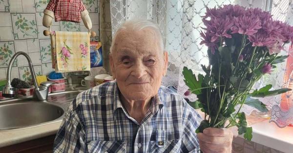 Як дожити до 105 років на хлібі та смальці: історія довгожителя з Хмельниччини - Новини України